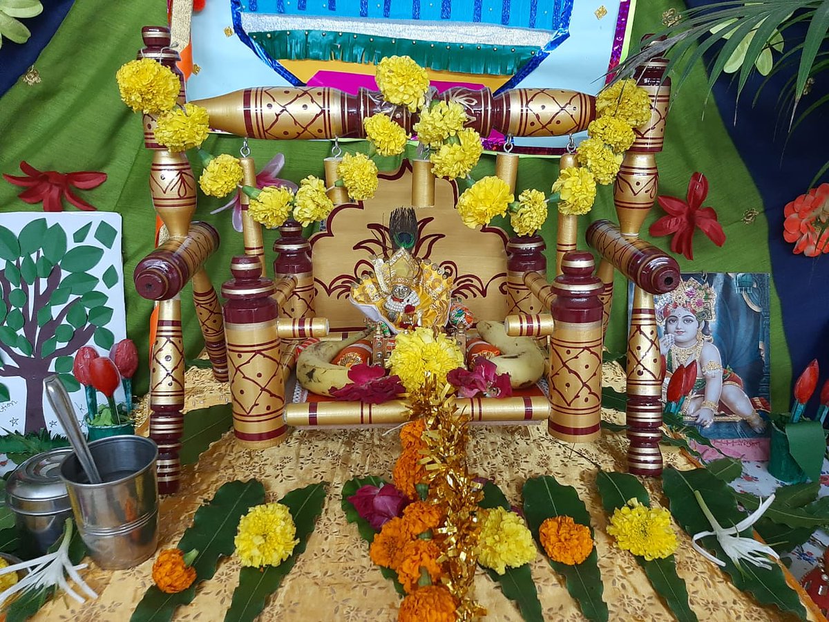 HighNavjeevan's tweet photo. નવજીવન શાળાની બાલવાડી માં જન્માષ્ટમીની ધામધૂમથી ઉજવણી કરવામાં આવ�� હતી. બાળકોએ કૃષ્ણ અને રાધાના સુંદર પોશાક પહેર્યા હતા.

#JanmashtamiCelebration #krishna #radha #matki #NavjeevanHigh #NHS https://t.co/i2tzxfJsUc