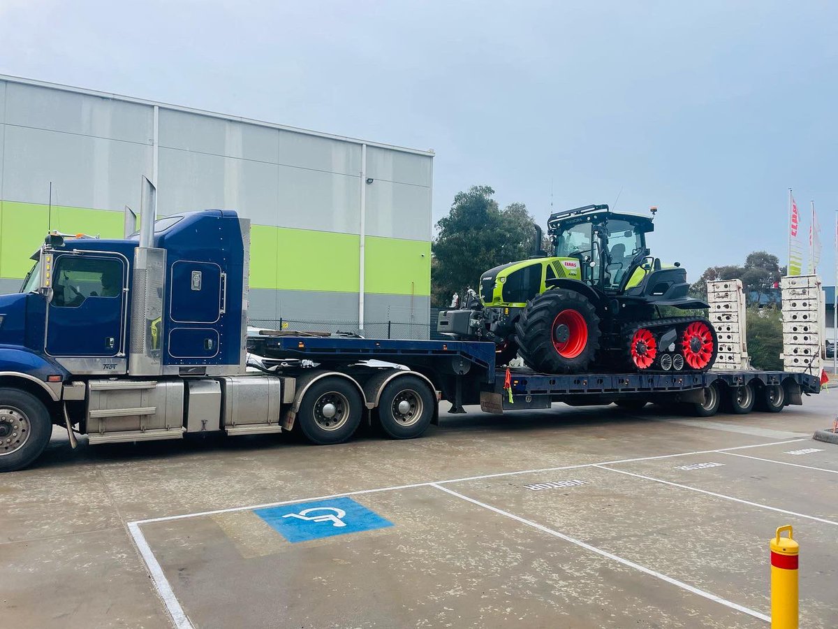 CLAAS_JamesH's tweet photo. Two more AXION TerraTracs on the move to their new owners today. #claas #terratrac https://t.co/j79154TTnw
