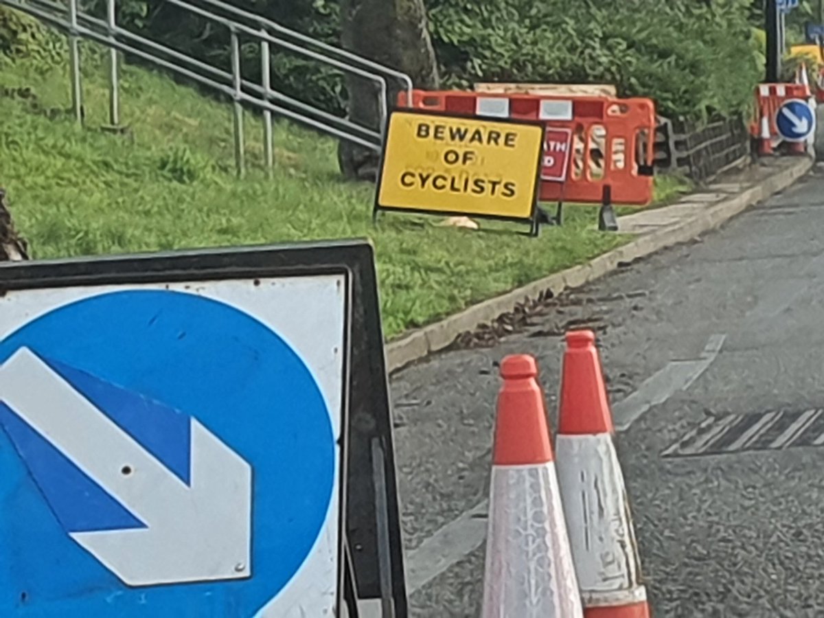 sparks_stirling's tweet photo. Causewayhead Rd, Stirling. Lots of road works and traffic lights as the cycle lane and active travel work is started.

Why should motorists 'beware' of cyclists? Probably the other way around? Better might be "be aware". https://t.co/UySJBKmsG1