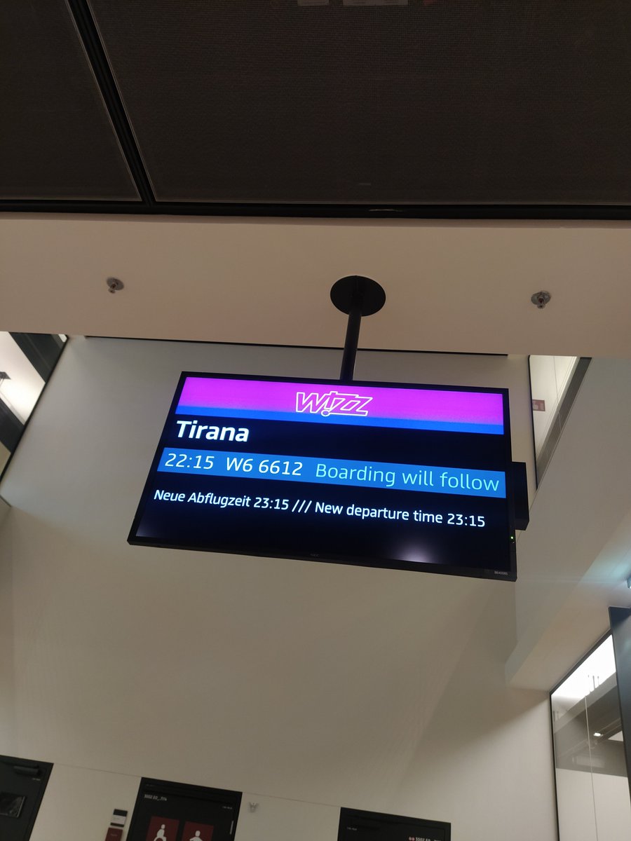 DanielJBour's tweet image. thanks @wizzair instead of spending my first day of holidays in albania, i could travel back to my flat after spending 6 hours in the airport #berlin #airportberlin #berairport #berlinairport #WizzAir