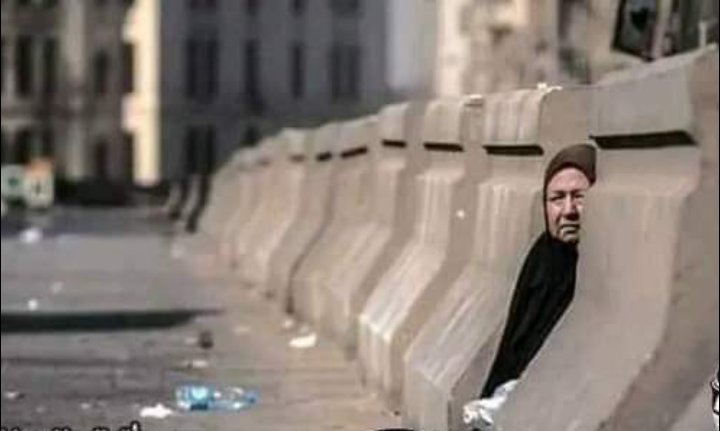 ستنتهي الحرب ، ويتصافح القاده .. 
وتبقى تلك المرأه تنتظر ابنها الشهيد