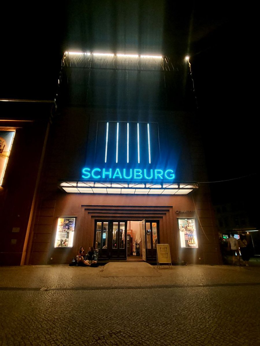 Das Filmtheater Schauburg in #Dresden-Neustadt besteht seit 1927 und war bis 1972 Dresdens größtes Kino. 1994 erfolgte eine Neueröffnung 😊

#kinoinderDDR #citizenscience #Schauburg 
📸<a href="/KathKroeger/">Kathleen Kröger</a>