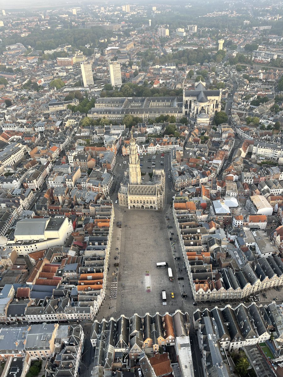 What a way to start the day! An early morning hot air balloon flight over the city of #Arras @ArrasPaysArtois #villearras #arraspaysdartois (press trip)