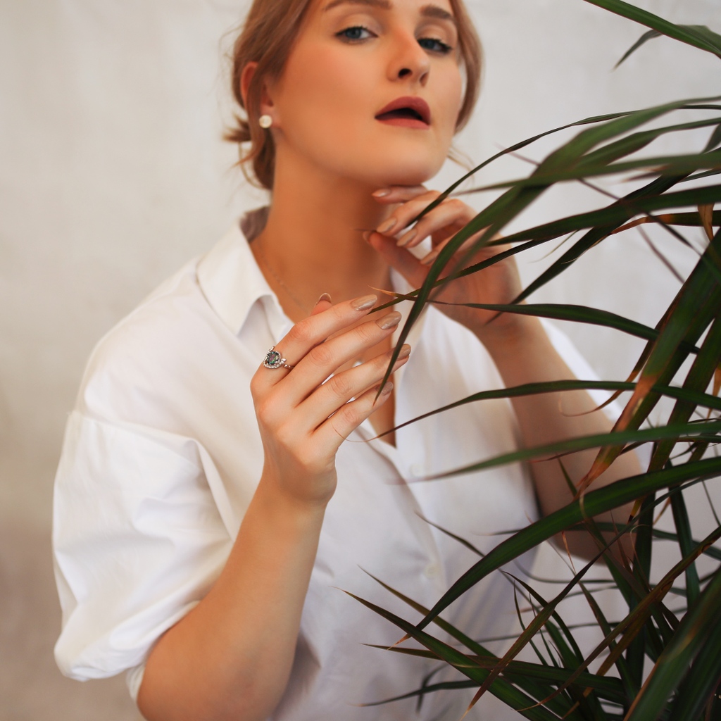 <a href="/jessactor_/">Jessica Melia // Actor, Model & Educator</a> slaying in silver 🤍

lunacharles.co.uk/collections/si…

🔎 Elaxi Earrings &amp; Melike Ring

#LunaCharles