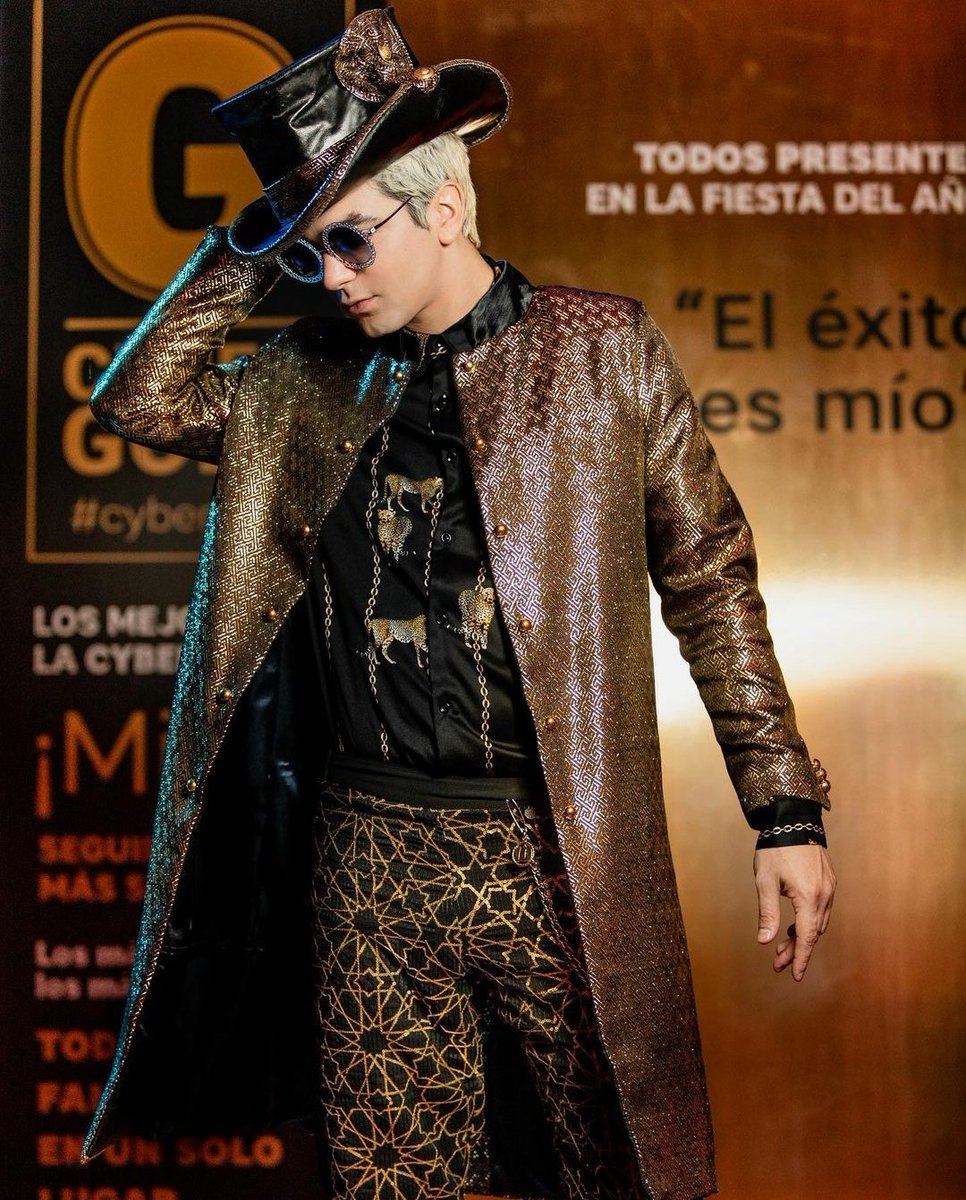endlxseg's tweet photo. Hace tres años cree la fiesta del siglo y eso es lo que solo Marcos Golden puede hacer 😎✨ #cybergold https://t.co/3oiKR2kvVr