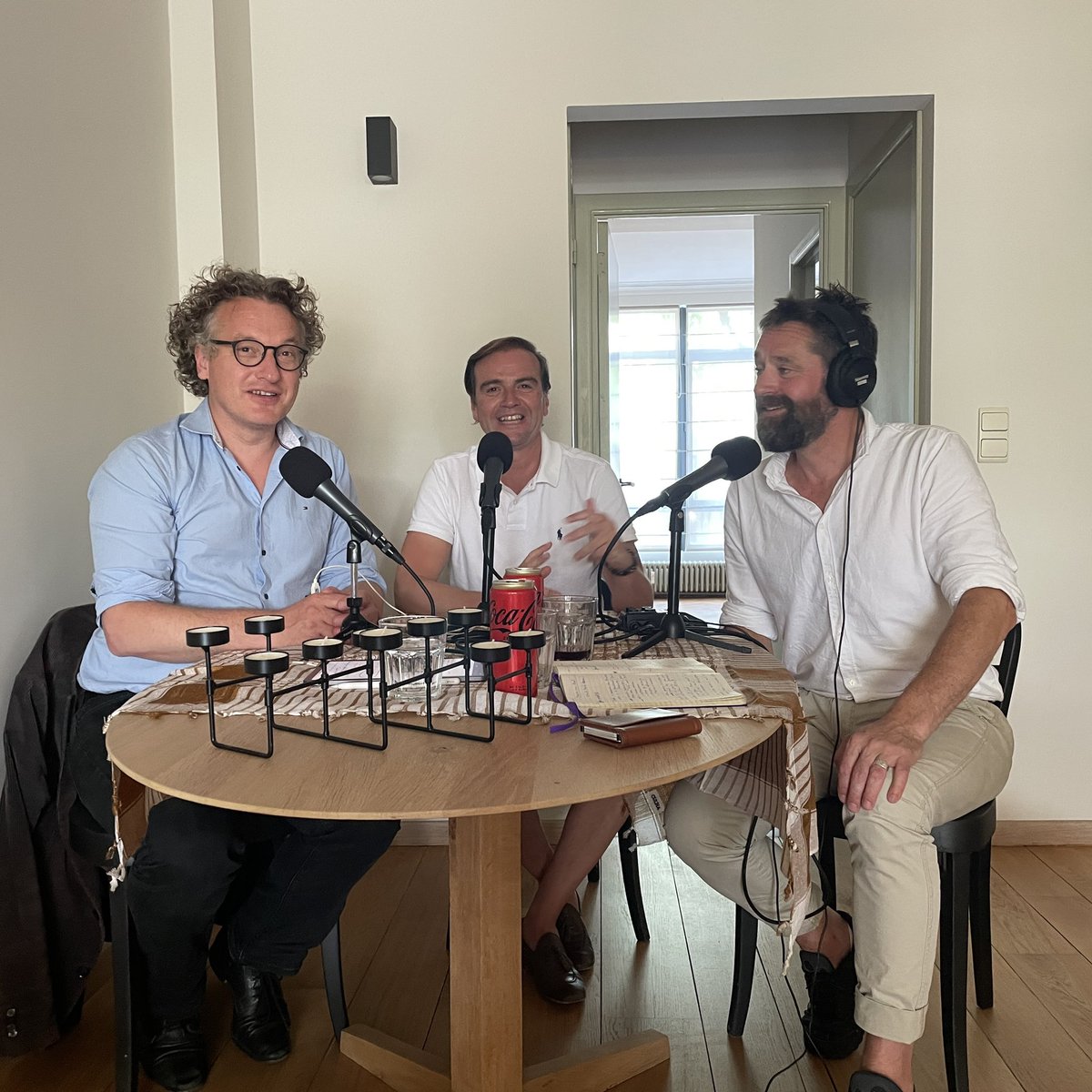 Drie jaar geleden verdween VVD-kopstuk <a href="/MalikAzmani/">Malik Azmani</a> van het Binnenhof. Hij wilde naar macht in Brussel. Nu is hij een van de invloedrijkste liberalen in het Europees Parlement. <a href="/De__Binnenkamer/">Podcast De Binnenkamer</a> zocht hem op in zijn ‘pied’. Een gesprek over offers en macht

podimo.com/nl/shows/ae495…