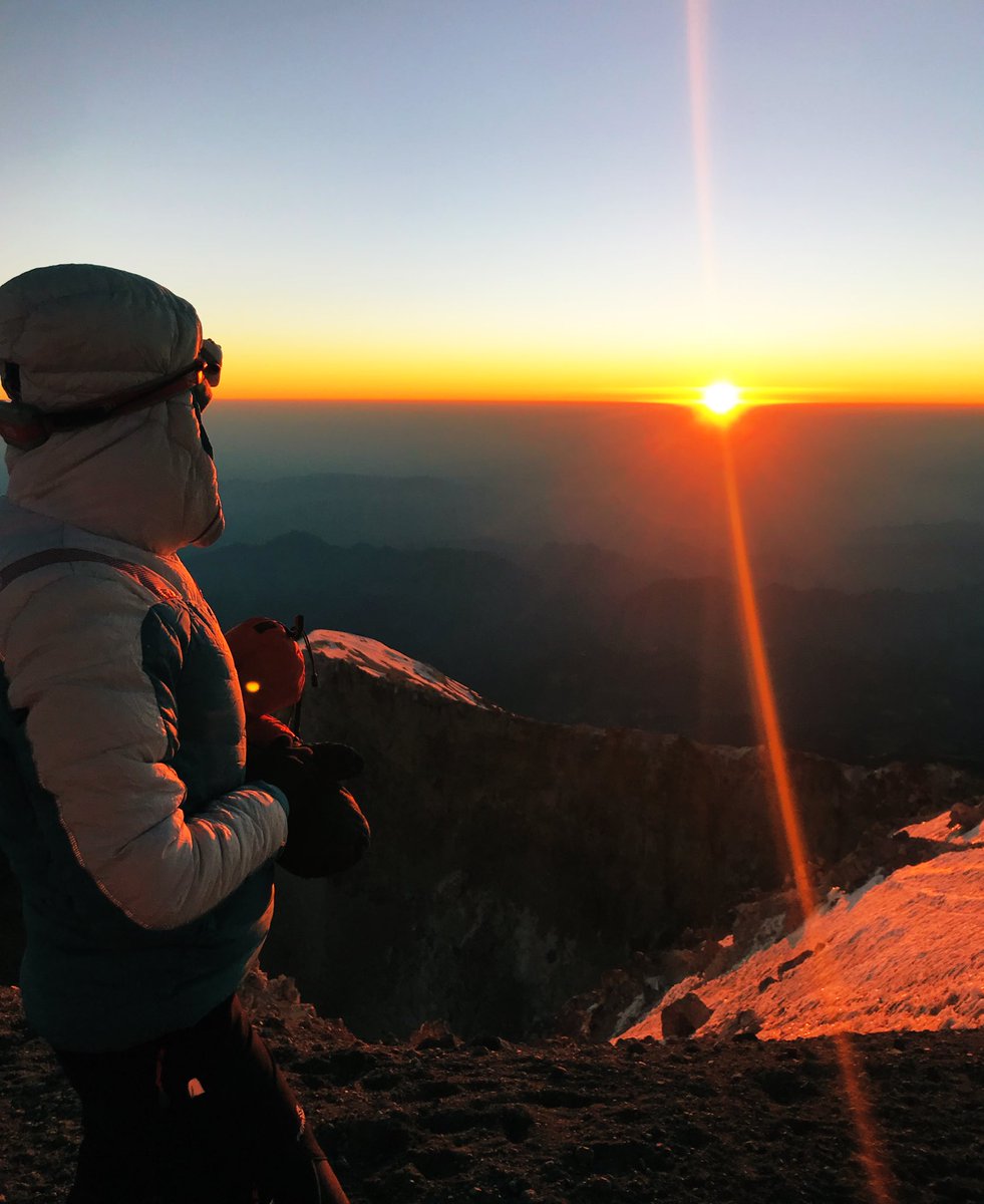 lalaranda1's tweet photo. La vida nos pide solo algo: ser felices; somos nosotros los que a veces nos exigimos cosas inútiles.
#FelizMartesATodos https://t.co/LCJojnBnpw