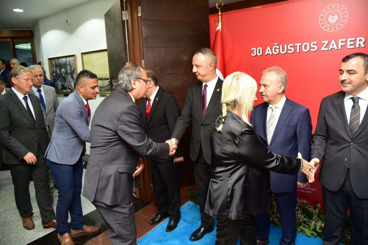 ZonguldakMEM's tweet photo. 30 Ağustos Zafer Bayramı’nın 100.Yılı Kutlama Töreni,Atatürk Anıtı'na Valilik ve Belediye Başkanlığı Çelenklerinin sunumuyla başladı,tebrikat ve kutlama törenleri ile devam etti.İl Müdürümüz @zuleyhaaldogan,çelenk sunma,tebrikat ve kutlama törenlerine katıldı.
@tcmeb
@mtutulmaz https://t.co/V0iYmXoIcX