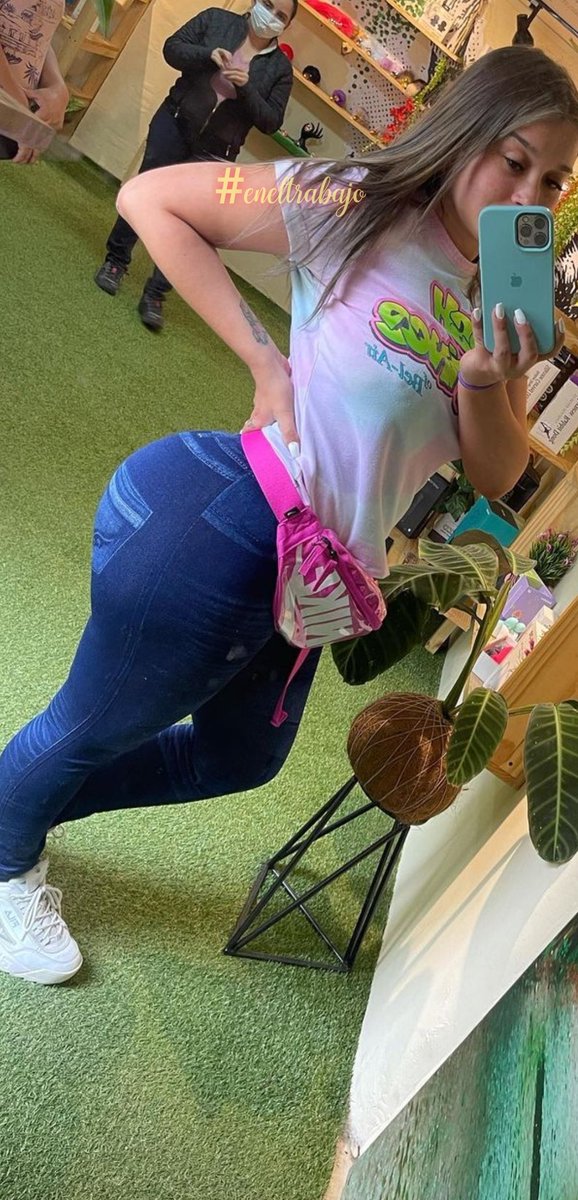 Cabalgando4's tweet photo. Niños les presento a la maestra  lupita!!💦 https://t.co/yThKFG07j1