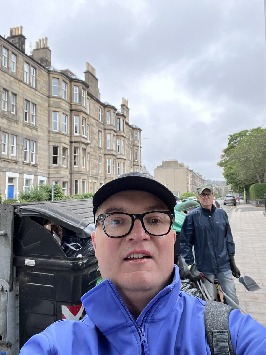 Pablodelmar's tweet photo. That’s #ClaremontCrescent and #EastClaremontStreet all cleaned up and ready for the lovely #binfolk to collect the #landfill
Double bagged and ready to rumble. Special thanks to our neighbour Mark and top marks to Robert and his apprentice on their lunch break getting stuck in. https://t.co/UwuePB1VZ5