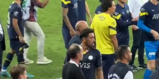 cassioo_lincoln's tweet photo. Marcao'Kerem olayını günlerce haber yapanlar... 

İrfan Can'ın ana bacı küfürlerini Jesus'la olan tartışmasını konuşan haber yapan tek kişi yok? 🤔 https://t.co/fog2a7Q4uA