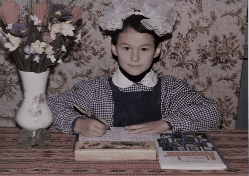 RoxanaStingu's tweet photo. When @clockworkTalent reached out and asked if I wanted to share my #MakingOfAMarketer journey, my only reticence was having to share an image from my school years.
But you know what, this little dork got me where I am today so here she is for the whole world to admire. https://t.co/hUp6O1Hblt