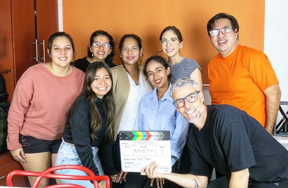 JadriVeliz's tweet photo. Vive y disfruta cada experiencia de tú vida 🥰🎬🎭

#amigos #teatro #tv #cine #director #takeshi #vida #feliz #tupuedes #diosesamor #guayaquil #adrianaveliz https://t.co/hxMAvUPriG