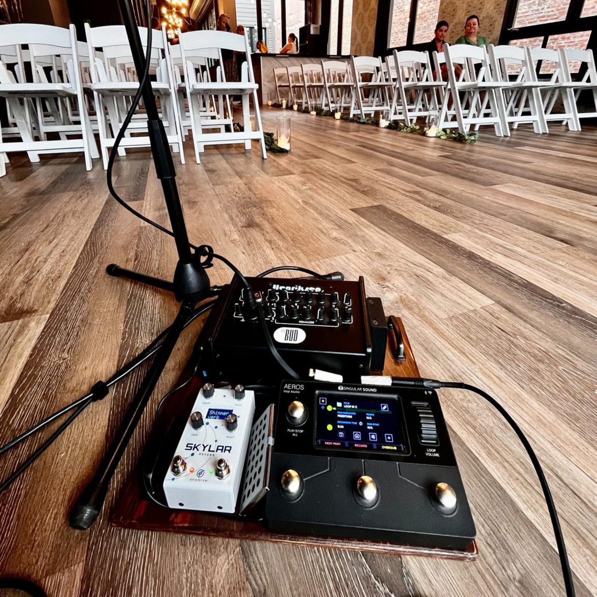 singular_sound's tweet photo. The #AerosLoopStudio in action at a wedding!🤘💒
@jefframseymusic https://t.co/5pgs1o01X9