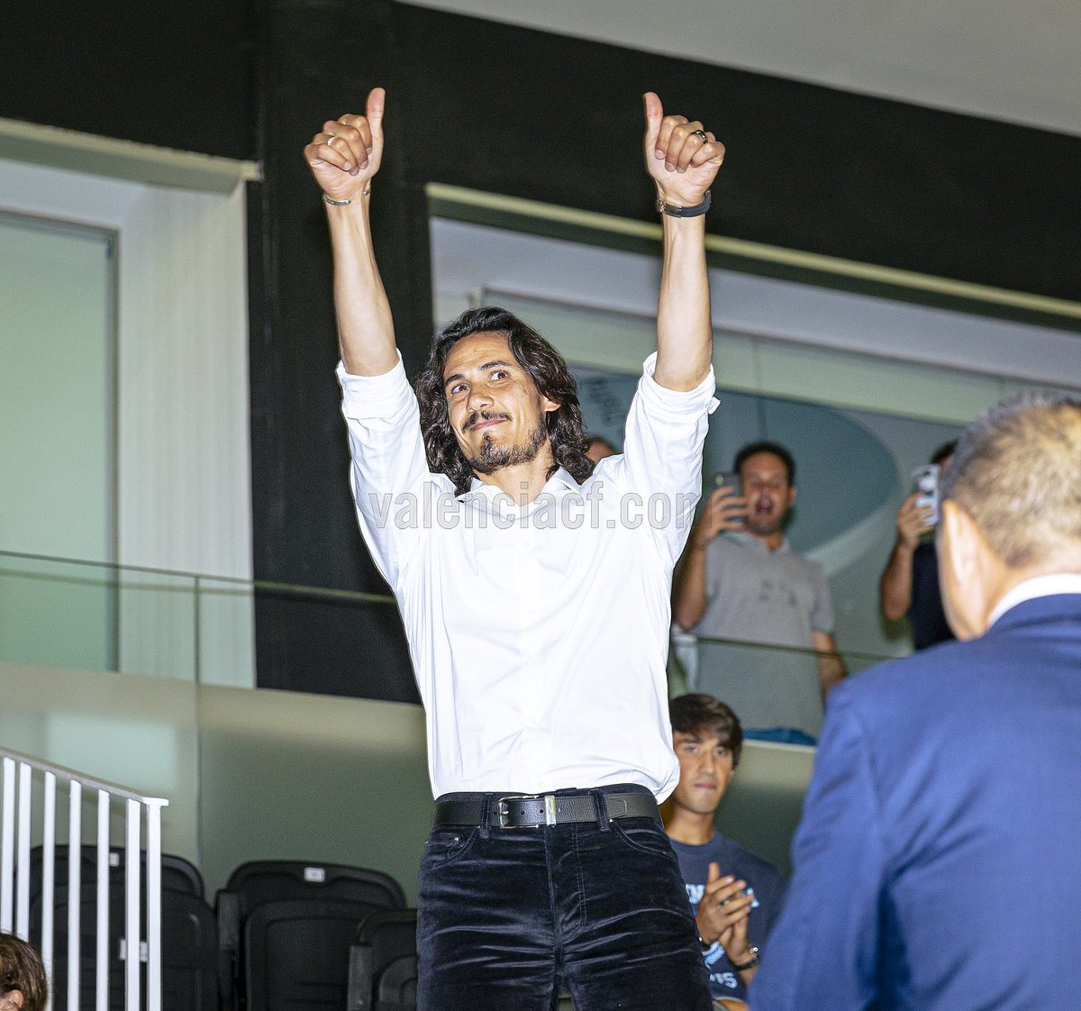 ✅ OFICIAL | Cavani es nuevo jugador del Valencia.

🤩 El delantero uruguayo llega al conjunto de Gattuso a coste cero.

🤔 ¿Qué os parece este fichaje?

#Valencia #Cavani