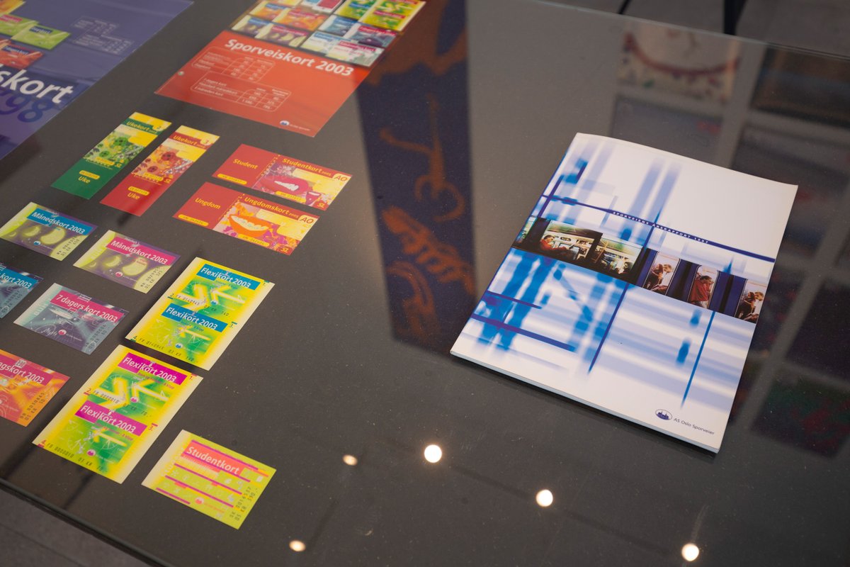 Grafill's tweet image. Grafill TV:🚀Bli med på en hyllest av årets Klassikerprisvinner, Ashley Booth, torsdag 1. september. Det blir også en samtale mellom prisvinneren og professor Rachel Troye fra AHO om hennes mangeårige og spennende yrkesliv. grafill.no/visuelt/kalend…