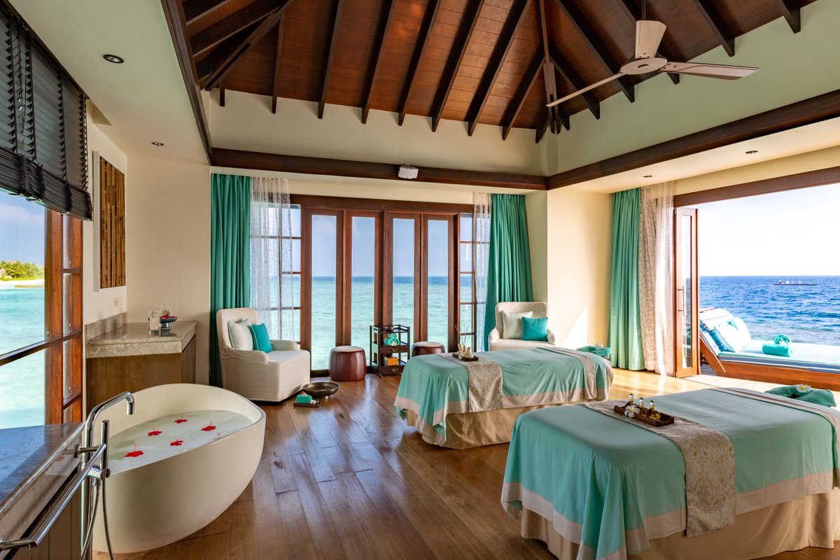LinaraTravel's tweet photo. However you like to relax and rejuvenate there’s something for you at @OzenBolifushi ELE|NA Spa. Pamper yourself with a rejuvenating massage, a scrub, or a soothing sun treatment, find inner peace with guided meditation sessions or yoga on the beach. https://t.co/L9m0Fi9gON