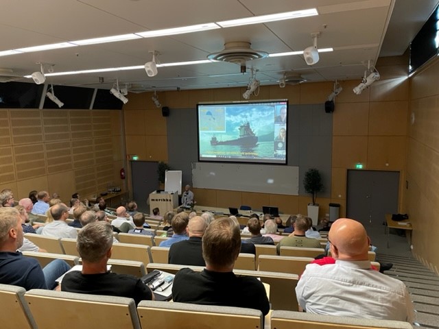 OTKES_SIAF's tweet photo. #koulutus on paitsi @OTKES_SIAF lakisääteinen tehtävä myös välttämättömyys työmme tekemiselle. Tutkintoja ei voisi tehdä ilman eri alojen asiantuntemusta. Hienoa, että saadaan porukka kasaan livenä tänä vuonna. Hollannin kollegat esittämässä ⬇️ #asiantuntija #AP22 @Onderzoeksraad https://t.co/JHS5P0cb8X