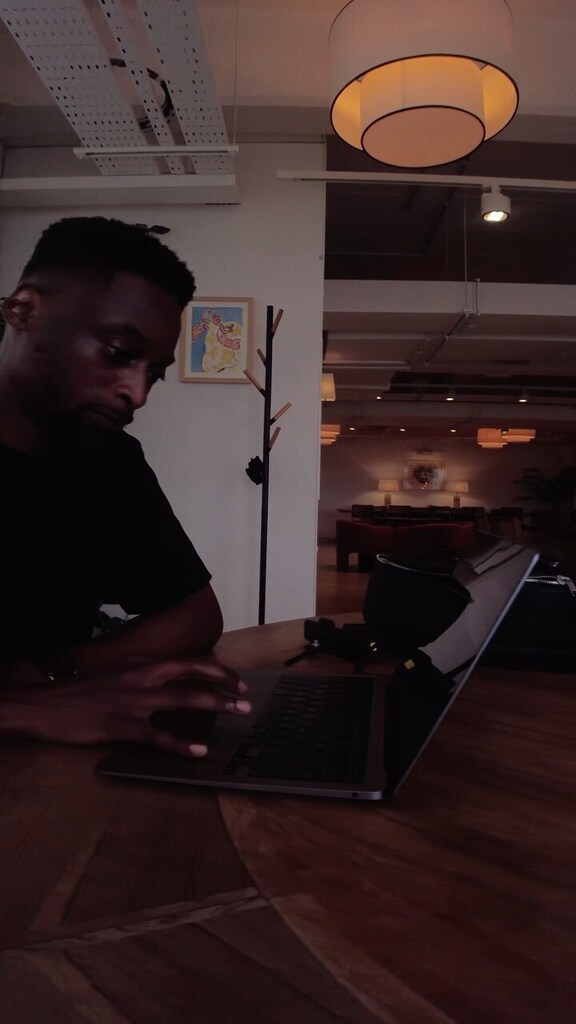 KendeLDN's tweet photo. Staying positive, working hard, about to make it happen! 🙌🏾 #motivation #entrepreneur #focused #kende #inspiredaily #keeppushing https://t.co/HdD1U3IEir https://t.co/VDtqnuVu5O