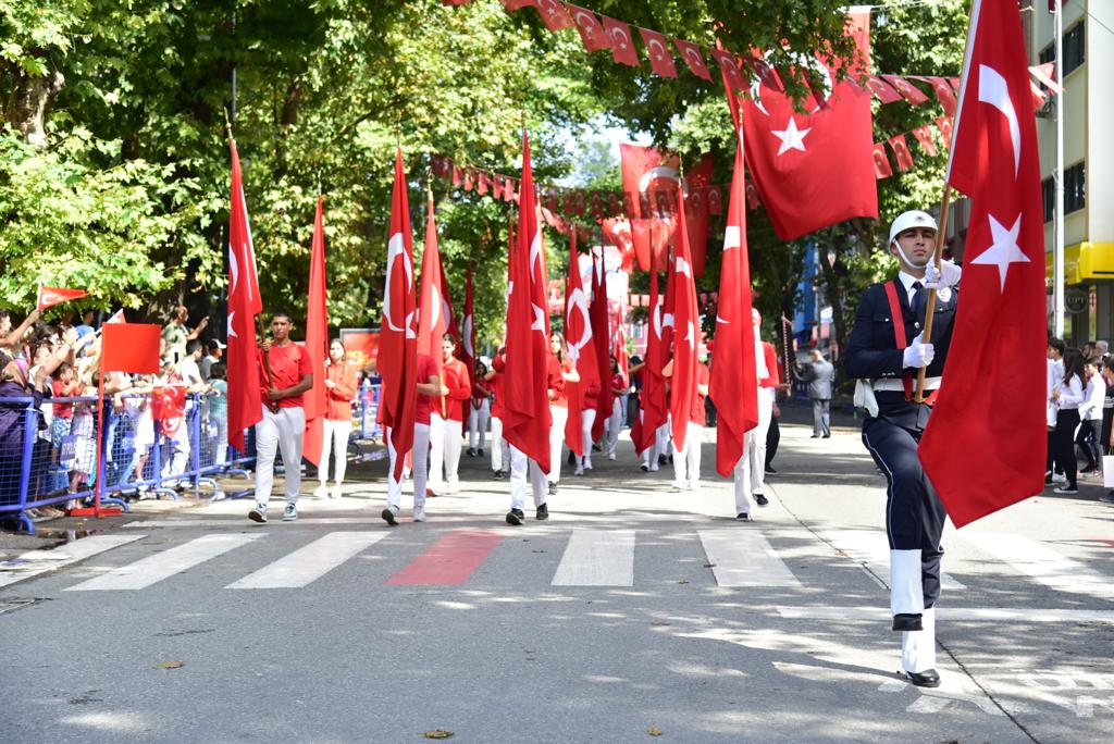 ZonguldakMEM's tweet photo. #30AğustosZaferBayramı Kutlama Programı folklor gösterileri, ödül töreni ve resmî geçit töreni ile sona erdi. https://t.co/LY4rBmIMUo