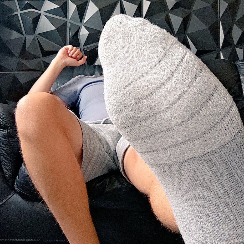 BritLad2000's tweet photo. Lick it good. 👅🧦 #feetworshi̇p #footfetish https://t.co/S5bj3sNWWH