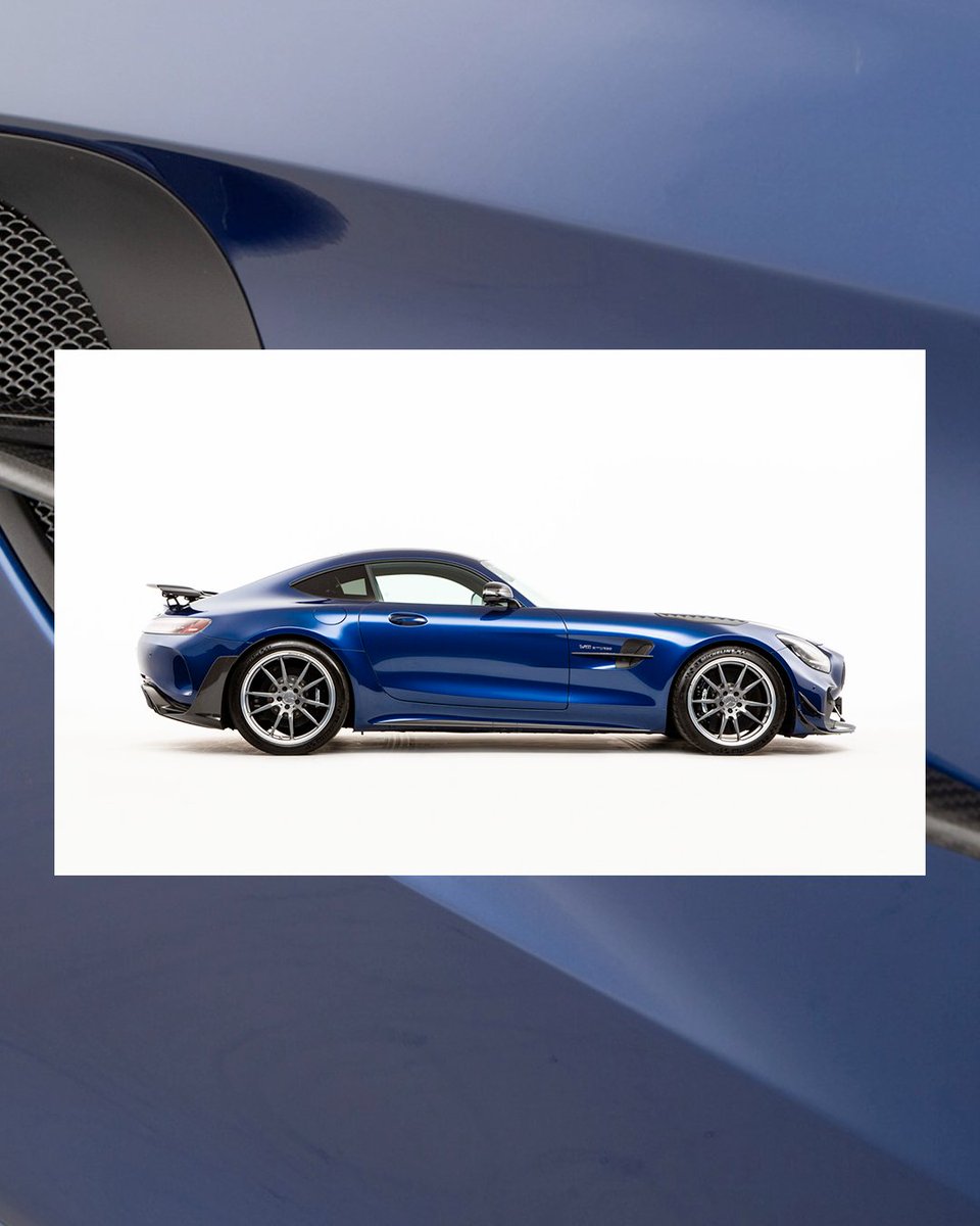 OCsupercarsales's tweet photo. Carbon fibre details add to this GTR Pro's mesmerising Brilliant Blue Metallic colour, with the bumper inserts, front Spoiler and rear diffuser shouting to massive performance that lies beneath the functional coachwork.
https://t.co/KH0hHAOhIn #GTRPro #AMGGTRPro https://t.co/jZ4woqDhaf
