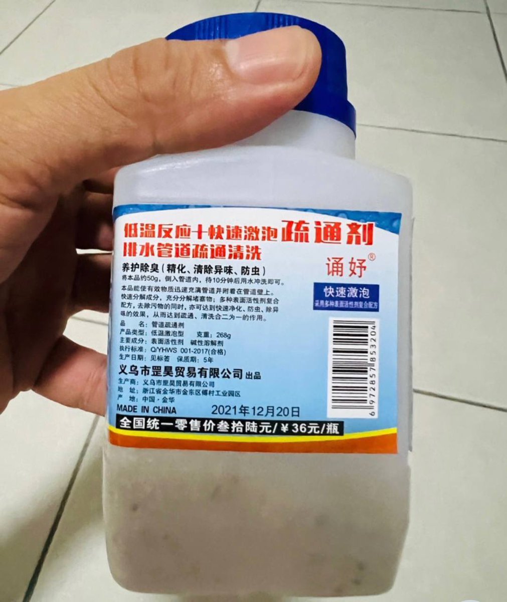 theiceraf's tweet photo. Tak payah nak beriya pump sinki korang dah kalau tersumbat. rumah aku pakai benda ni ja dari dulu untuk sinki and lubang kat lantai toilet tu. cepat je air turun laju. 

settle masalah tak sampai 5 minit 👌🏽 https://t.co/hNubAkQ1HL
