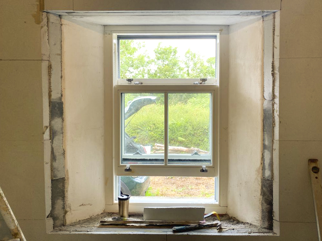 ecologicalbuild's tweet photo. Credit to Graham Mills for the wonderful window reveals on this countryside #cottage. These were made using a double layer of #Redstone Calsitherm #breathable insulation boards, which were cut & rasped to a rounded profile. #lime #capillaryactive #mould https://t.co/CVVboJktcg https://t.co/aInvup60g5