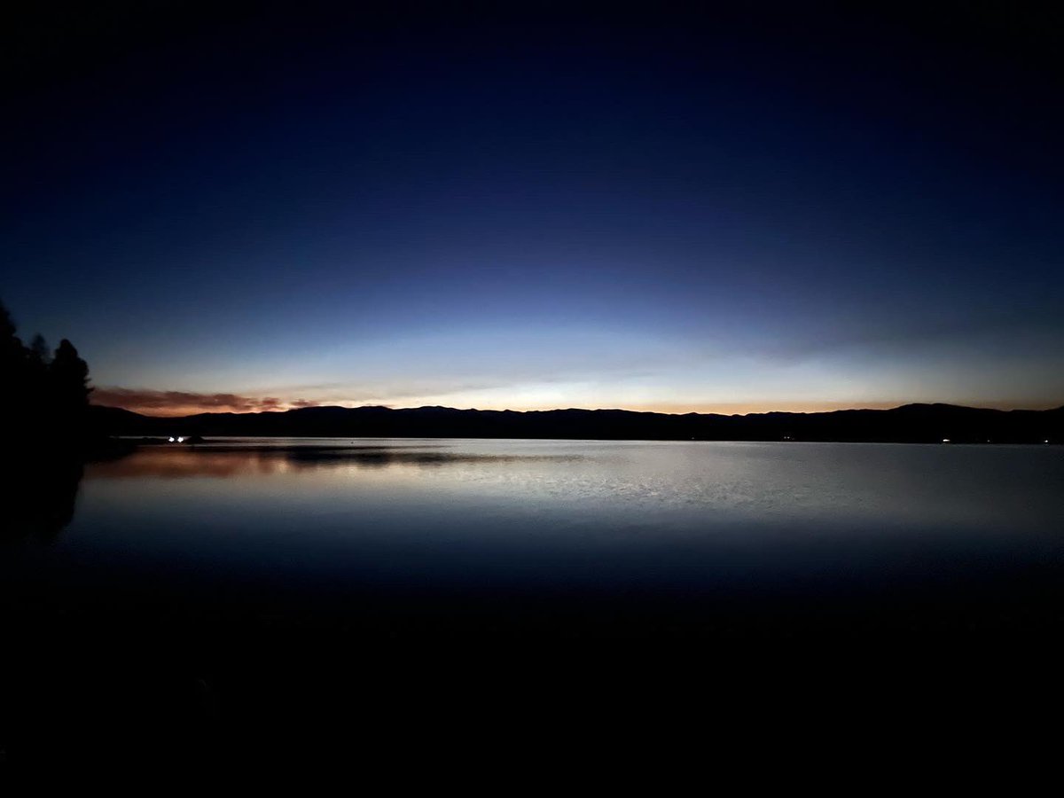memphis_tom's tweet photo. #bluehour with Venus just above the horizon and Jupiter above the trees at #payettelake #mccallid #idwx @EdPiotrowski @AndrewWMBF @ChrissyKohler https://t.co/rw5ukHR244