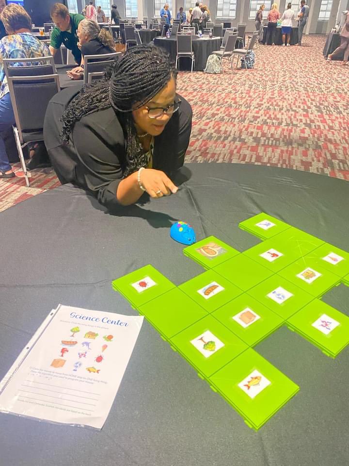 OkolonaE's tweet image. Embarking on a new journey today to build a bigger and better future for our little Chieftains in Computer Science-Coding! 💻⌨️🎮👾

#oesistheplacetobe #steptosuccess
#chieftainpride #WildAboutLearning #bettertogether