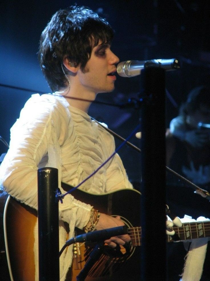 Happy birthday ryan ross !!!  we miss u everyday everyone go stream the young veins 