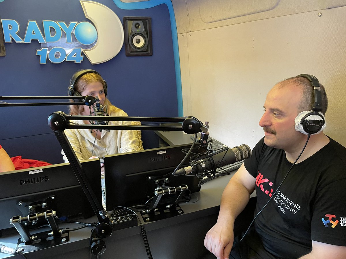 Bakan <a href="/varank/">Mustafa Varank</a>, TEKNOFEST KARADENİZ’de Radyo D’nin sorularını cevaplıyor. 

📍Samsun Çarşamba Havalimanı

📻 <a href="/RadyoD104/">Radyo D</a> 

#CanlıYayın 📡

radyod.com