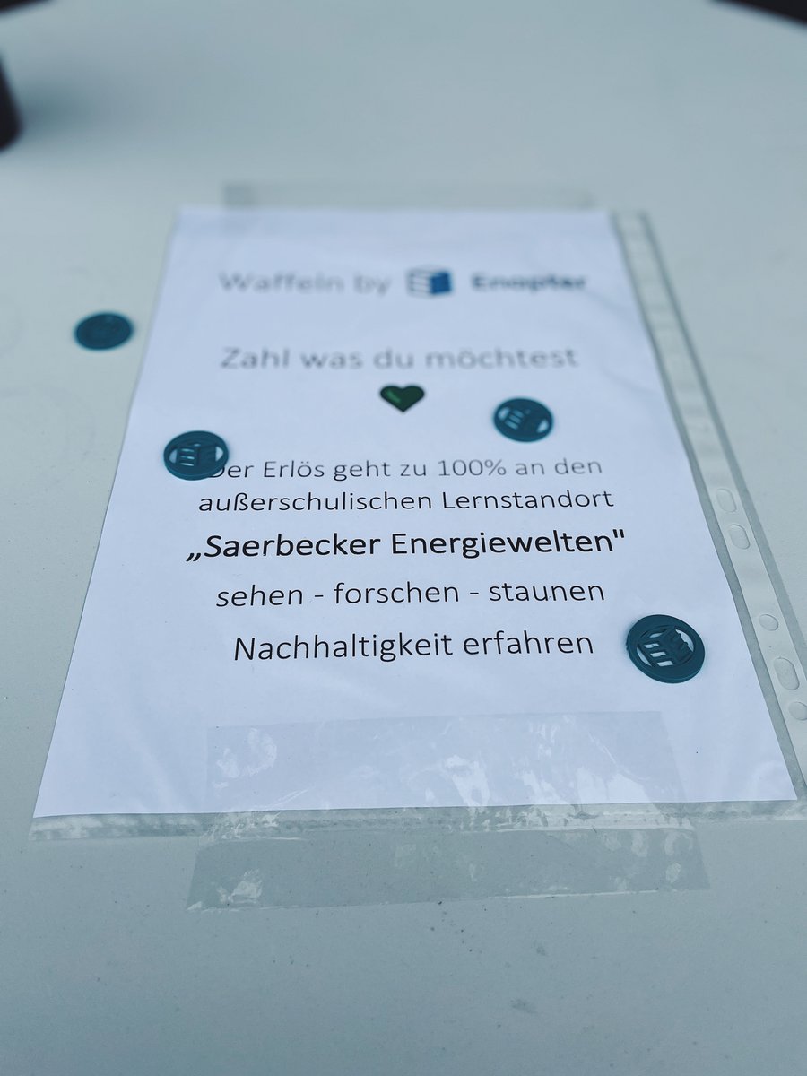Wir hatten Spaß auf dem 900 Jahre Dorffest der #KlimaKommune Saerbeck - Heimat unseres neuen Enapter Campus!

Fantastische Kollegen &amp; Partner, köstliche Waffeln samt Puderzucker vom Roboter, Mal- &amp; Rätselspaß für die Jüngsten!

#ThinkGlobalActLocal <a href="/TLehberg/">Dr. Tobias Lehberg</a>