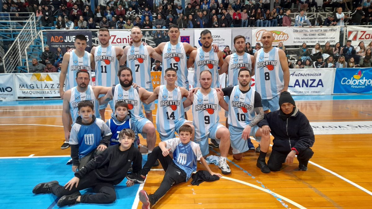 caargentino1's tweet photo. Triunfo en el clásico por la #asociaciónvenadense en nuestra casa frente a Firmat. Gran trabajo del equipo de Diego Cordera que continúa liderando invicto su zona. El tablero fue 71 a 51. (Foto @correodefirmat ) https://t.co/fJ1HmR1Igj