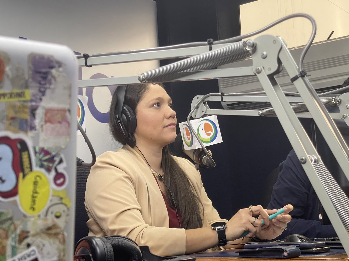 AngelaMMorenoT's tweet photo. Nuestra mañana empezó compartiendo con los ediles y edilesas @FabianPenaC, @JessicaGestiona, @ivand161, @LiliaDignidad, @LinaPinzonAr, @elbiologofidel, @Darlypc1 en el noticiero @lavozdeporras. Un espacio para contarle a la comunidad nuestros avances en Engativá ✊🏼 https://t.co/XVpnFvZDfj