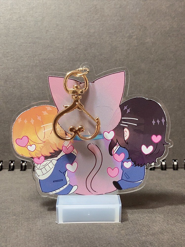 まろうさん（<a href="/ringoo819/">跡地</a> ）のアクキーを自慢させてください〜😖❤️もう、初めてお写真見た時から絶対お迎えしたいと思っていました！ばじふゅもぺけもすごく可愛いくて、着色もとても綺麗🥲そして後ろ姿まで😭！スタンドにして毎日眺めています♪まろうさん、ありがとうございます！