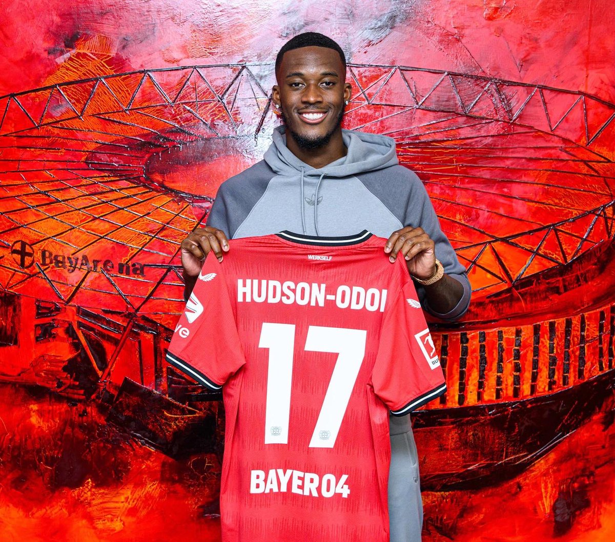 Calteck10's tweet photo. Really happy to be here and can’t wait to get started, let’s go!!❤️🔥 @bayer04_en https://t.co/4QcFRDTCq7