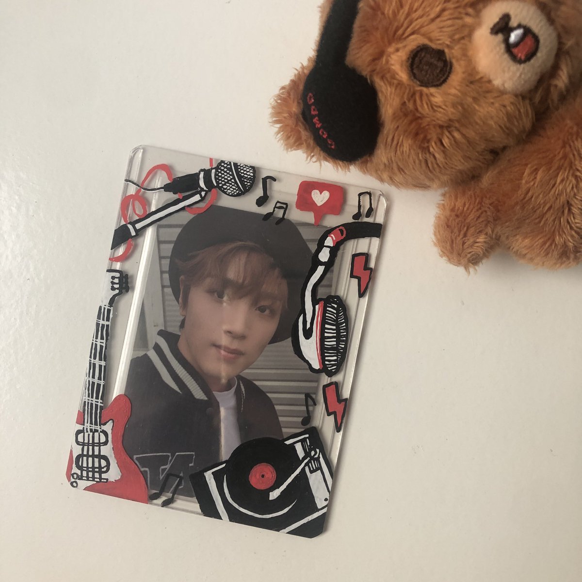 sunandmyeon's tweet photo. very late feedback but a toploader for my rakista! ❤️🔥🎸🎧
thank you so much, @fullsunhues 🥰will definitely order again when u open for comms ulit! 🫶 #paintedbysan https://t.co/odzZwUgVNI