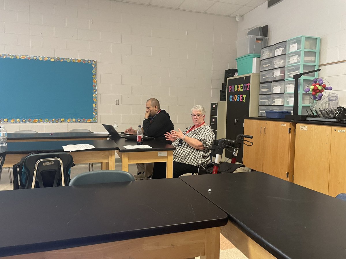 CumberlandIntl's tweet photo. Best Practice Mondays #focusnotes #rubrics #AVID1Pager https://t.co/2sibQDXpak