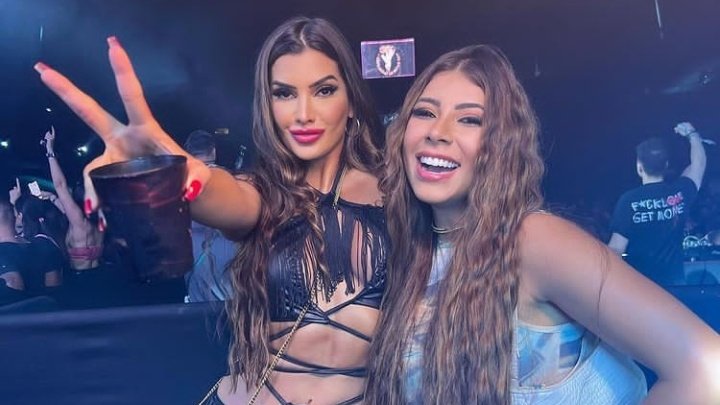 AlineMineiroOF's tweet photo. Um único medo é que se ela realmente for que entregue muito barraco pois a amiga dela foi decepção total!

#AFazenda14 https://t.co/rk5z4qM0dV