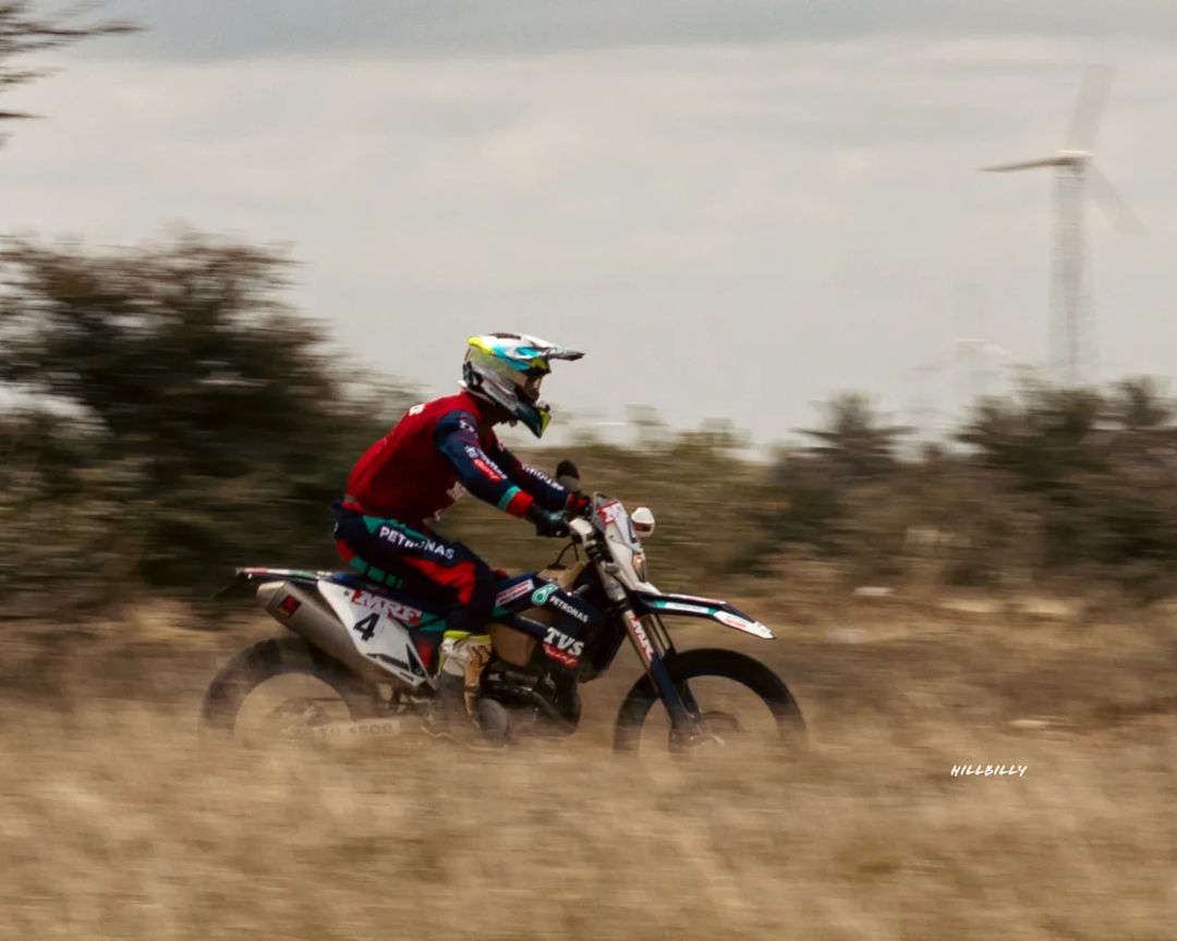 TVS_Racing's tweet photo. Zipping to the finish line!
PC: @hillbilly3x
#FuelledByFire #PETRONASTVSRacing #TVSMotorCompany #TVSRacing #Petronas #PETRONASSprinta #EngineeringGoosebumps #BornForRacing #Racing #Motorsports https://t.co/NEJEgLBkN7