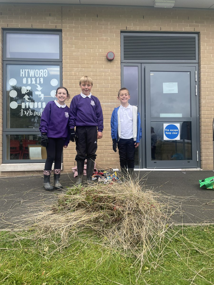 Amazing work from our fantastic pupils at <a href="/southdaleps/">Southdale Primary School and ELC</a> who took part in a session with our Outdoor Leaders today. Our gardening project is well underway. Bonus points for collecting litter at the same time #OutdoorLearning #learningforsustainability <a href="/ArmadaleAcademy/">Armadale Academy</a>