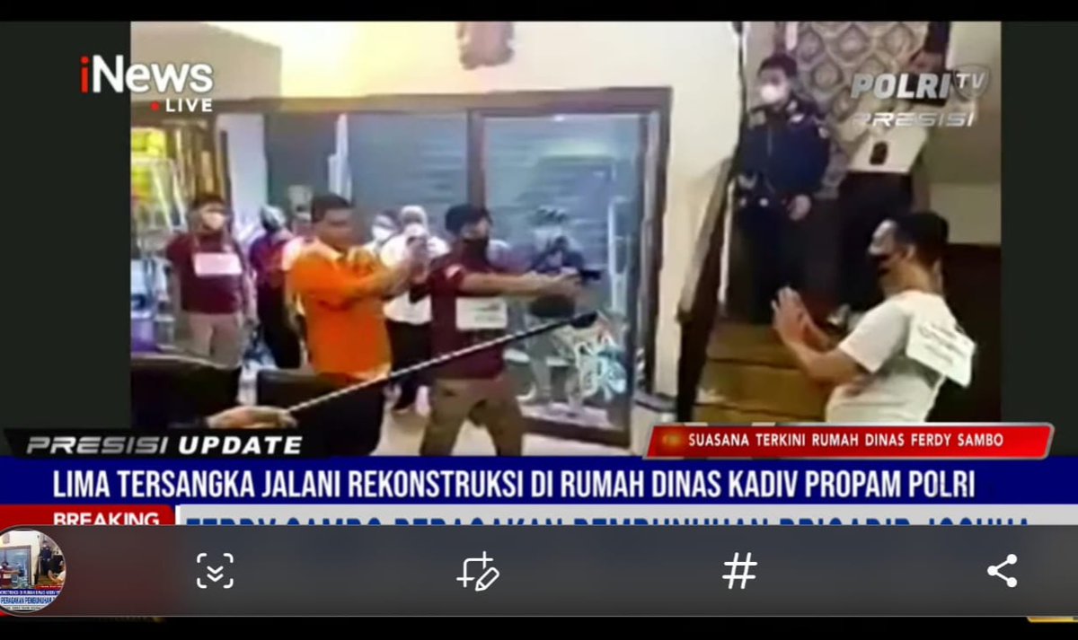 JhonSitorus_18's tweet photo. Rekonstruksi adegan PENEMBAKAN

Mungkin adegan ini tak 100% seperti aslinya, tapi adegan ini sungguh BIADAB

Hati saya PERIH melihat adegan ini 😢😟

Saya tak tahu bagaimana Josua harus melakukan apa saat itu menghadapi 2 PSIKOPAT ini

Ini KEJAHATAN yang sangat KEJI https://t.co/c1dwfornfv