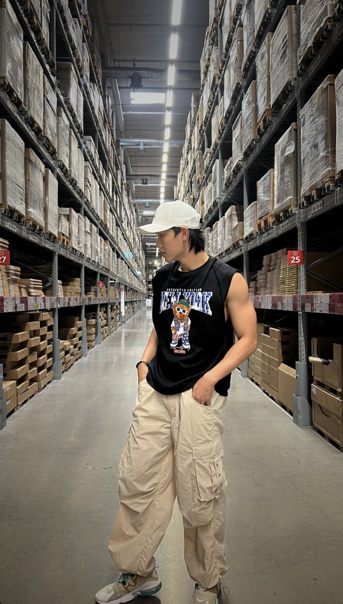 2jsupport_house's tweet photo. | ig story update | 2j.khunchalach
[30.08.2565]

  “ คนอะไรหล่อจริงไม่ติงนัง🤭 ” 

@2Jkhunchalach
#2jkhunchalach
#Shape2J #2J https://t.co/ew6lo0fV9q