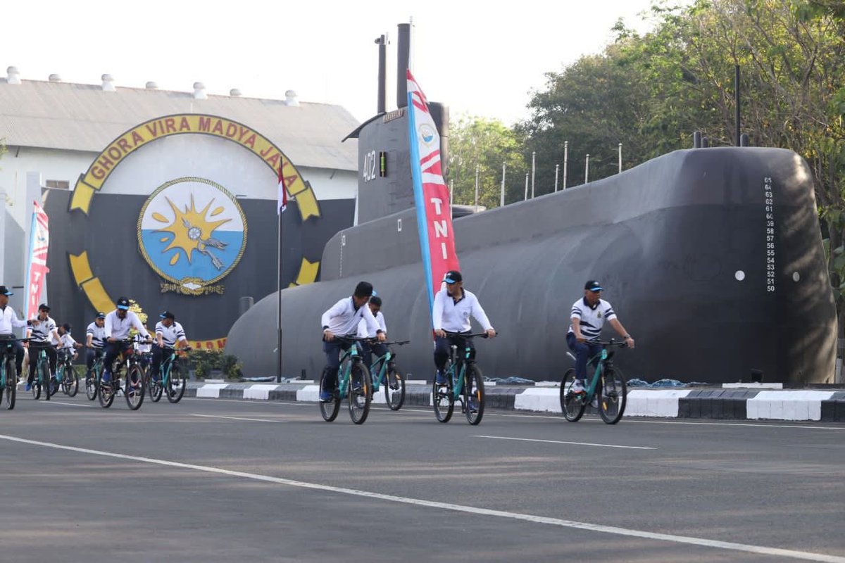 MPA_Barat's tweet photo. #MALINDOSport 

Kedua angkatan laut melaksanakan aktiviti SKJ-88, Bersepeda, Larian Pangkalan &amp; Sukan Bola Tampar. Acara ini memperkukuhkan lagi tali persaudaraan @tldm_rasmi &amp;  @_TNIAL_ 

@fmyeor 
@KD_LekiuFFGH30 
@KDSIS1503 
#ExMALINDOJAYA 26AB/22
#RPEX22 https://t.co/VtiPaBzu42