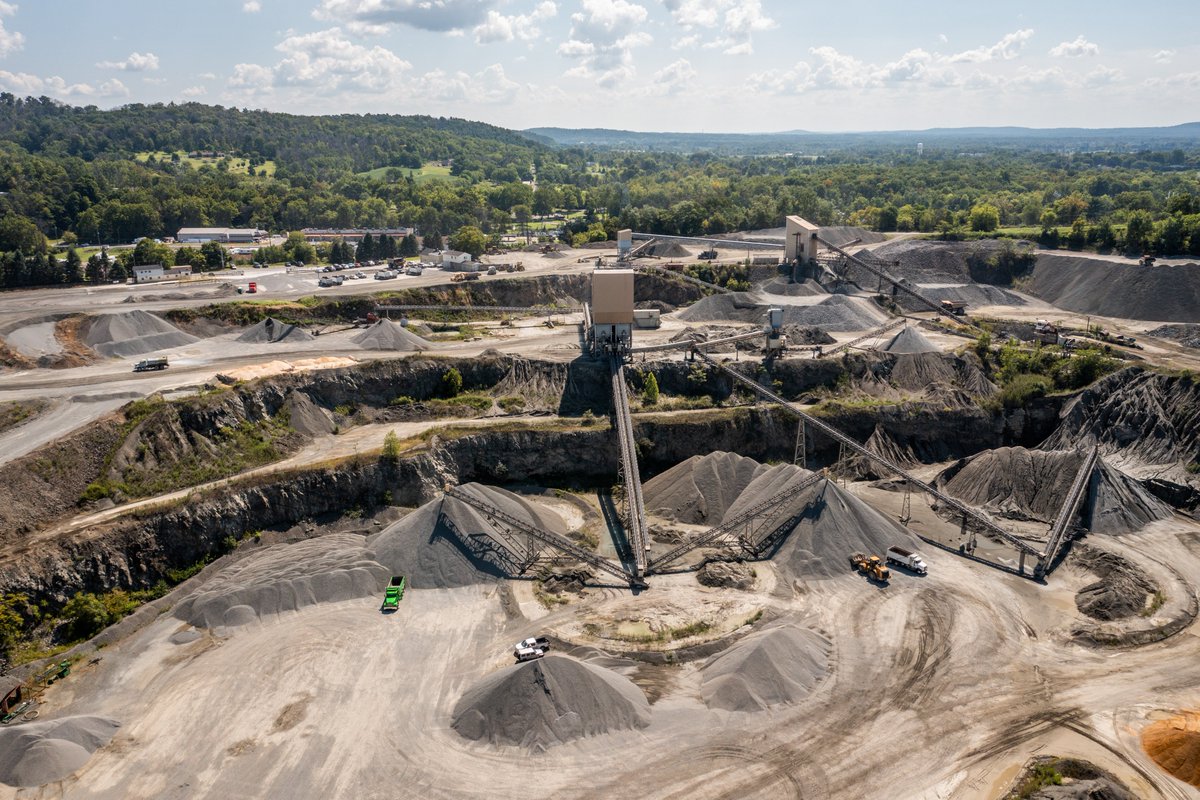MartinStoneInc's tweet photo. Thanks to RJ from @superiorind  for some cool drone shots of @MartinStoneInc from last week.  
.
.
#martinstoneinc #superiorindustries #DronePhotography #bechtelsville #berkscounty #quarrylife #quarry #aggregates #PACArocks https://t.co/TKl8QiLYdq