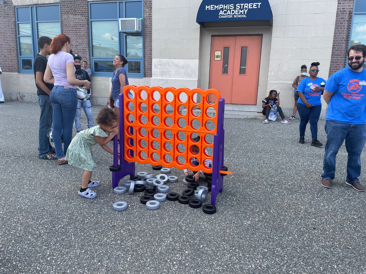 street_memphis's tweet image. Our Back to School Night was a success. We were able to give away over 100 bookbags, had games, food and a great time! #saveMSA 🧡💙🧡💙