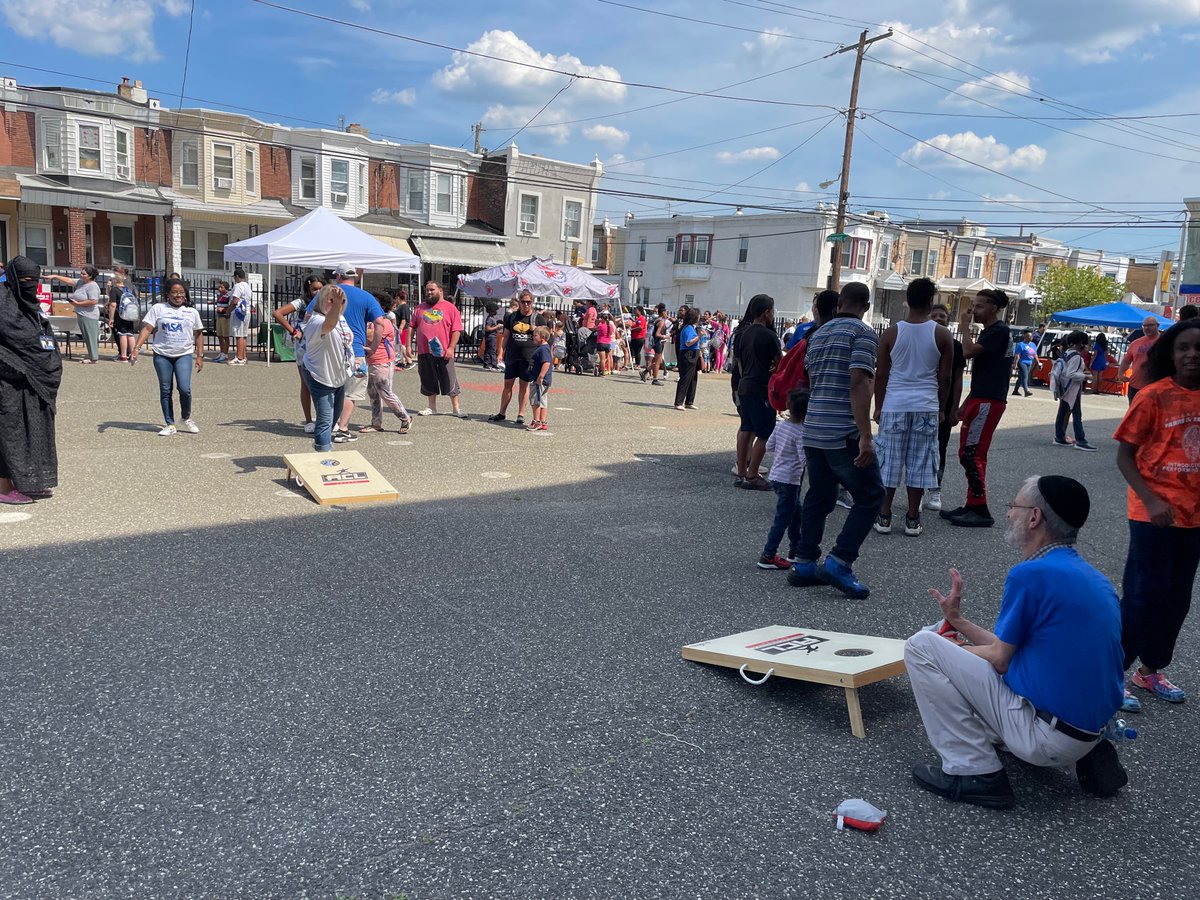 street_memphis's tweet image. Our Back to School Night was a success. We were able to give away over 100 bookbags, had games, food and a great time! #saveMSA 🧡💙🧡💙