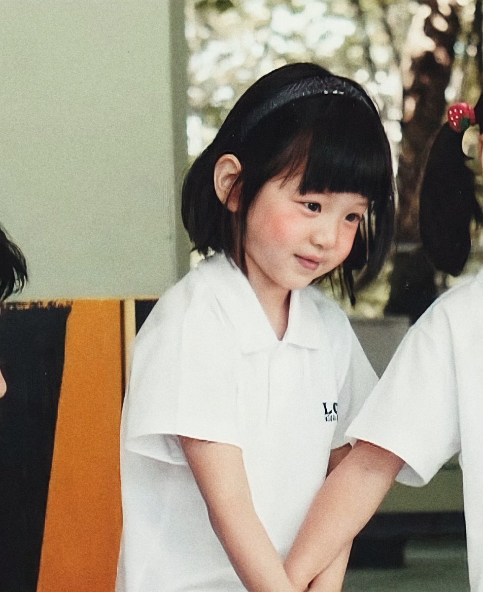 น้องวอนยองบ้านรวย อยากทำไรพ่อแม่ก็ตามใจหมด น้องเรียนเก่งมากๆตอนแรกอยากเป็นทนาย/ผู้ประกาศข่าว การเป็นไอดอลไม่ได้อยู่ในแพลนด้วยซํ้าละเกือบจะไปเรียนที่เมกาแล้วด้วยแต่แมวมองตาชิปไปเจอเลยชวนมา น้องก็ชอบ เลยมาเป็นไอดอล อยากขอบคุณน้องที่มาเป็นไอดอลและขอบคุณครอบครัวที่คอยซัพพอร์ตเค้าㅠㅠ