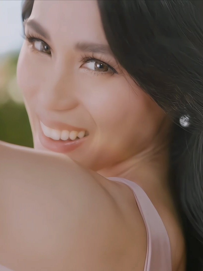 _onlycelestine's tweet photo. nakalimutan ko lahat ng problema ko!! 🥰 GANDA MO TALAGA HAYS

#HelloGlowToniGonzaga | Toni Glows | Toni Gonzaga https://t.co/VkhBl7EJaL